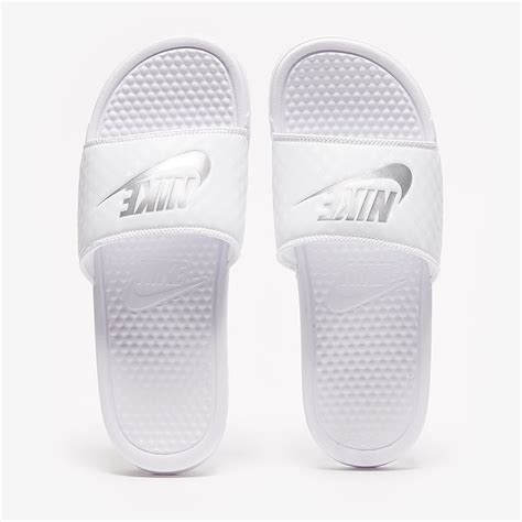 White Benassi Shoes. Nike.com